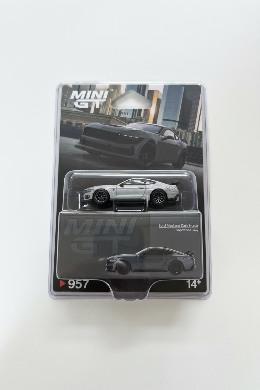 MINI GT FORD MUSTANG DARK HORSE CARBONIZED GRAY (CHASE)