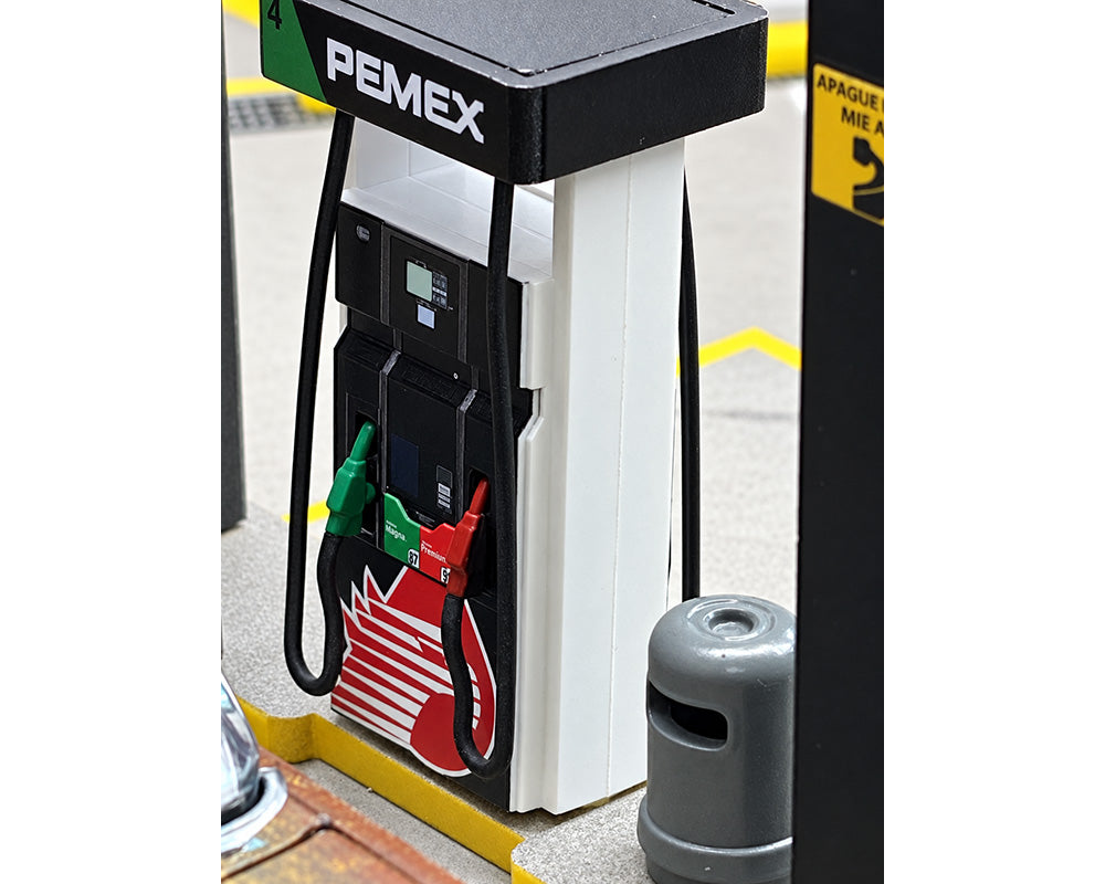 (COMING SOON) AMERICAN DIORAMA 1:64 PEMEX Gas Station Illuminated LED Diorama (11.2″L x 11.8″W x 4.85″H)